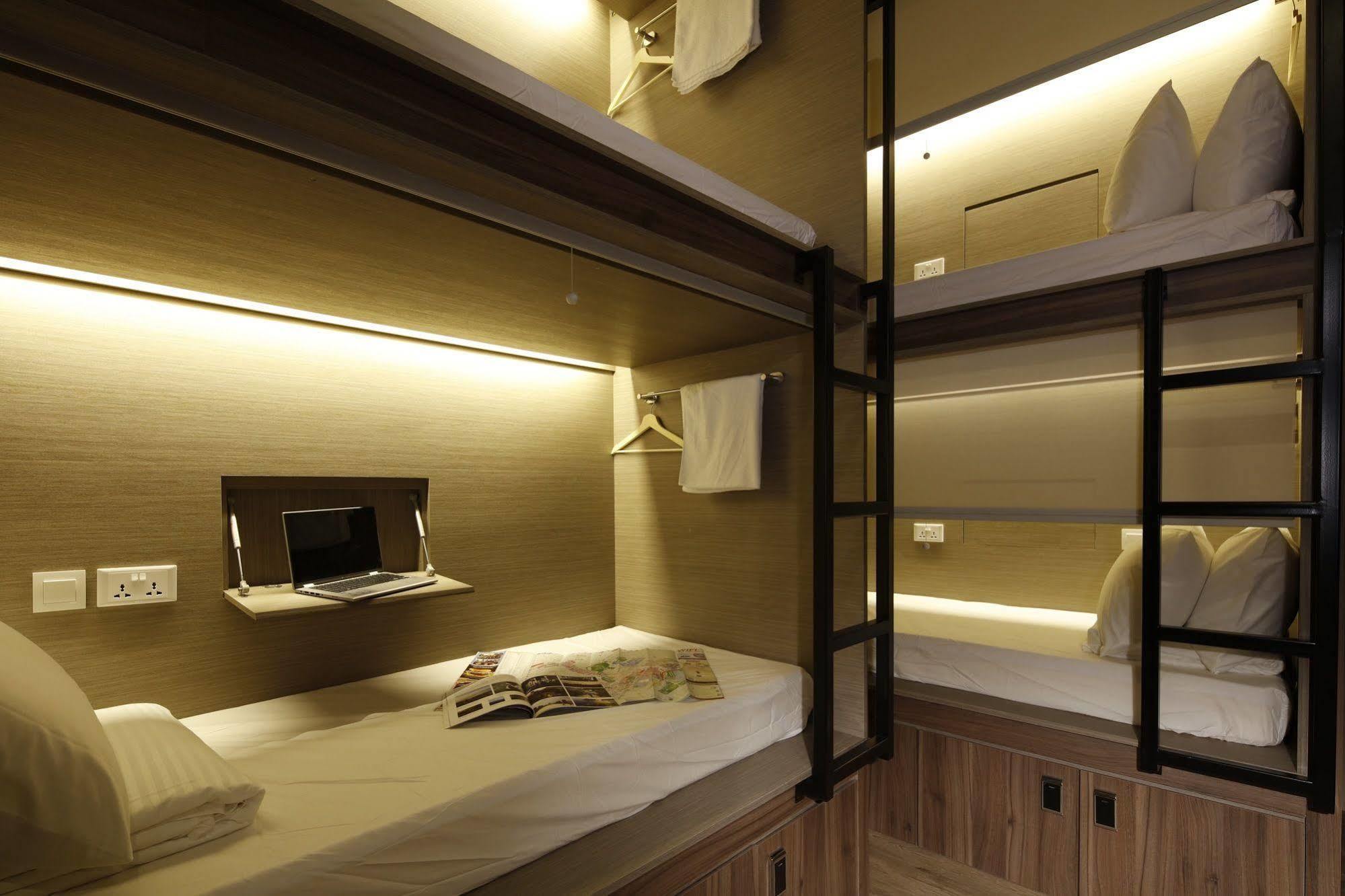 Beat. Capsule Hostel @ Boat Quay Capsule hotel Singapore