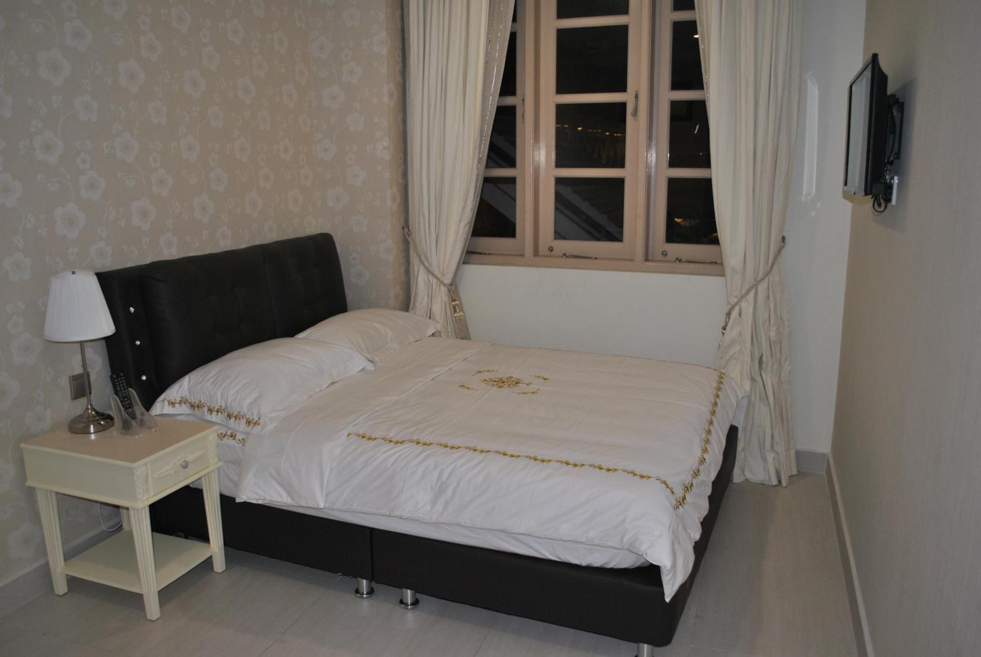 Jayleen Clarke Quay Hotel 3*