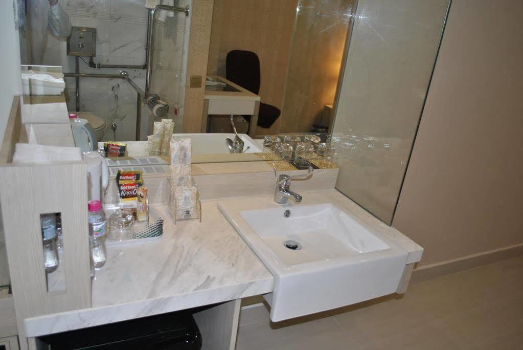 Jayleen Clarke Quay Hotel