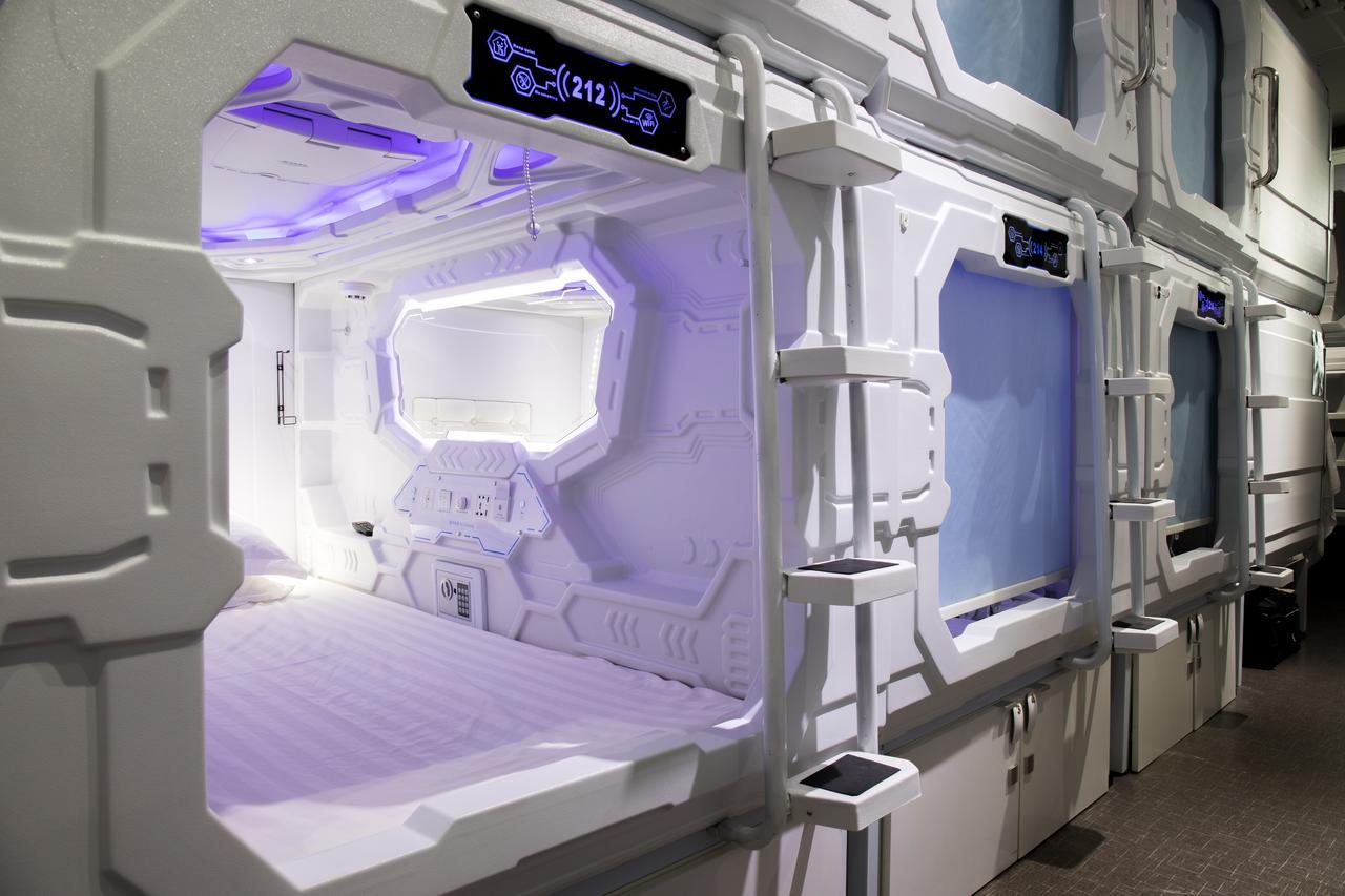 Capsulehotel Met A Space Pod @ Little India 2*