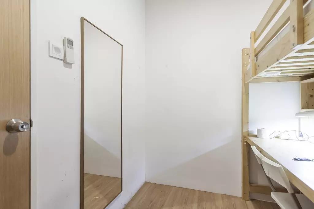Apartment Lavender Walk-up: Local & Pr Loft