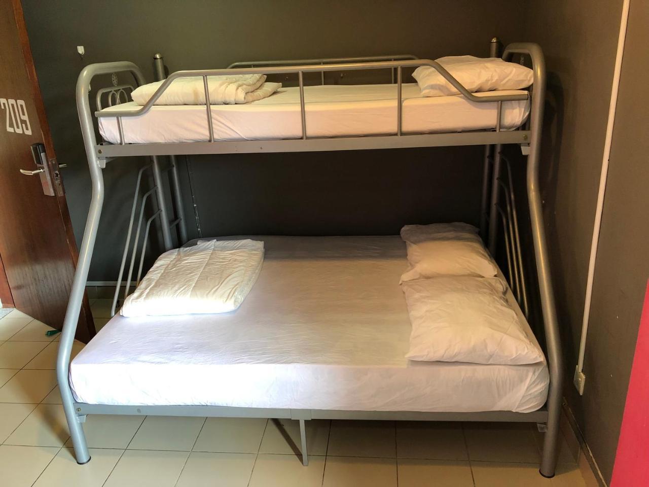 Hostel Snooze @dickson Road Singapore