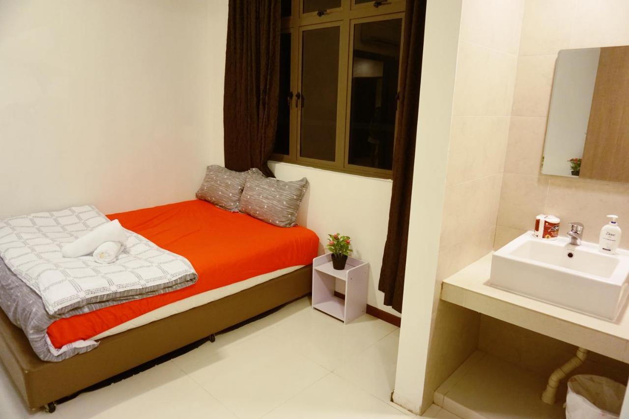 38 Geylang Lorong 8 3* Singapore