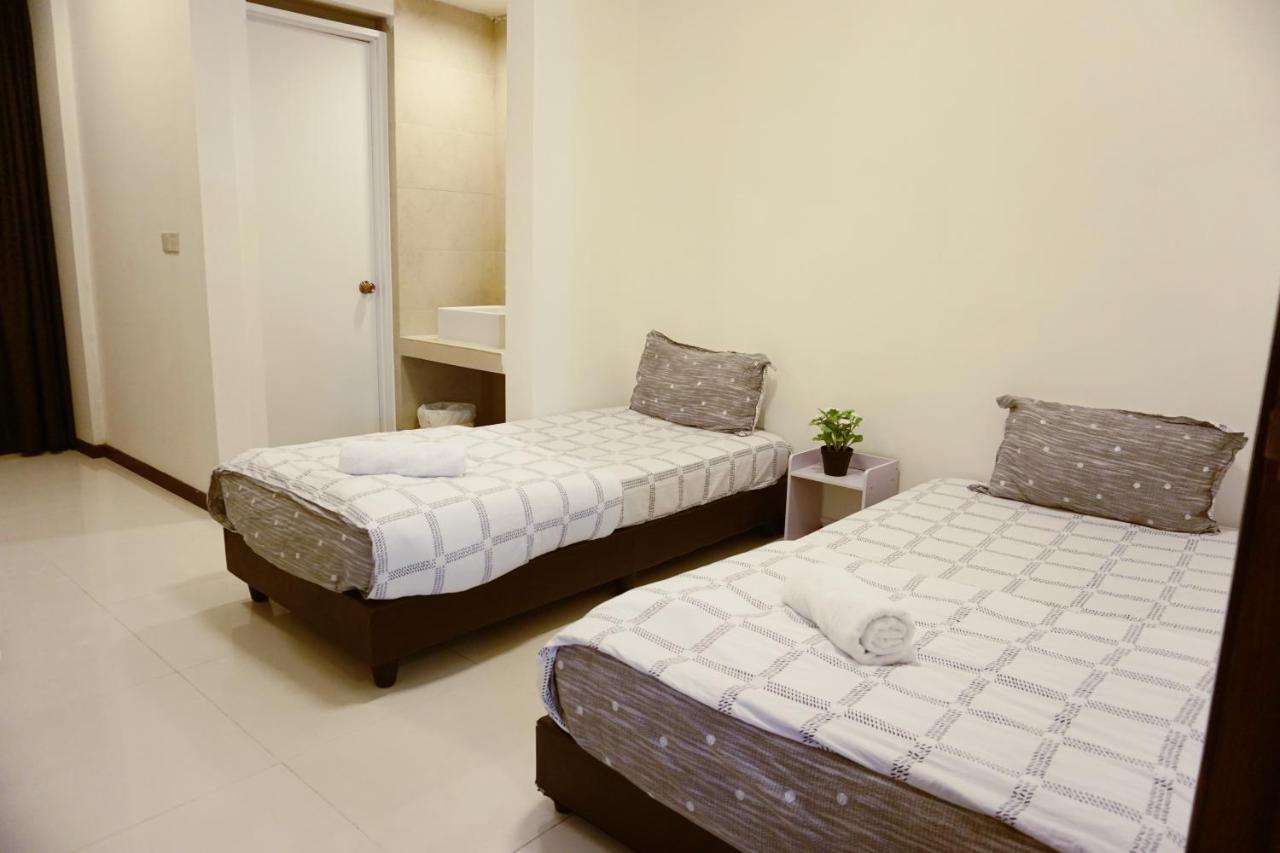38 Geylang Lorong 8 3*