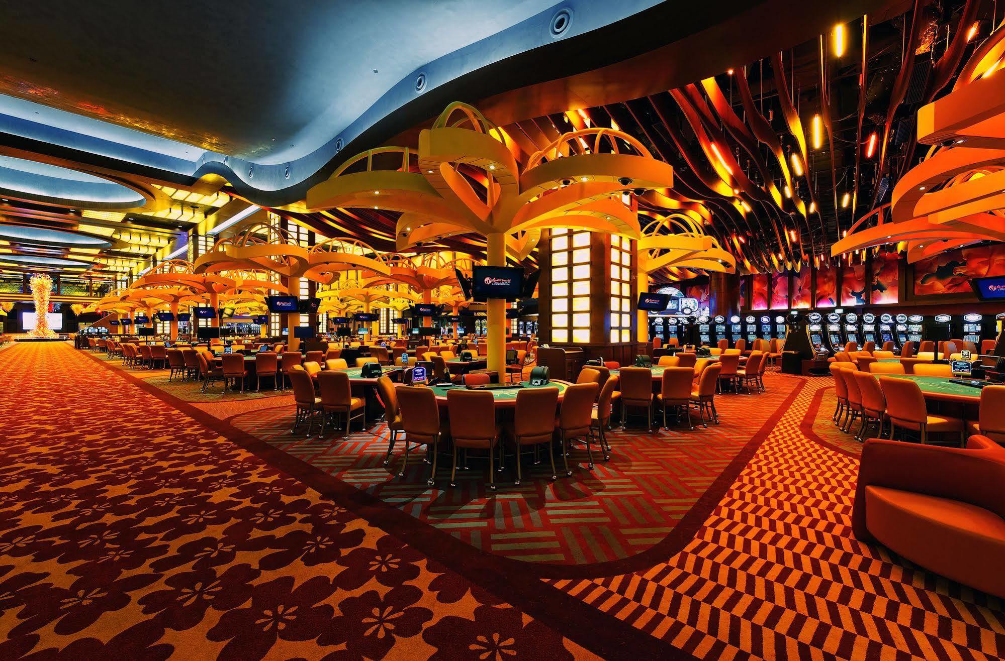 Resort World Sentosa - Equarius