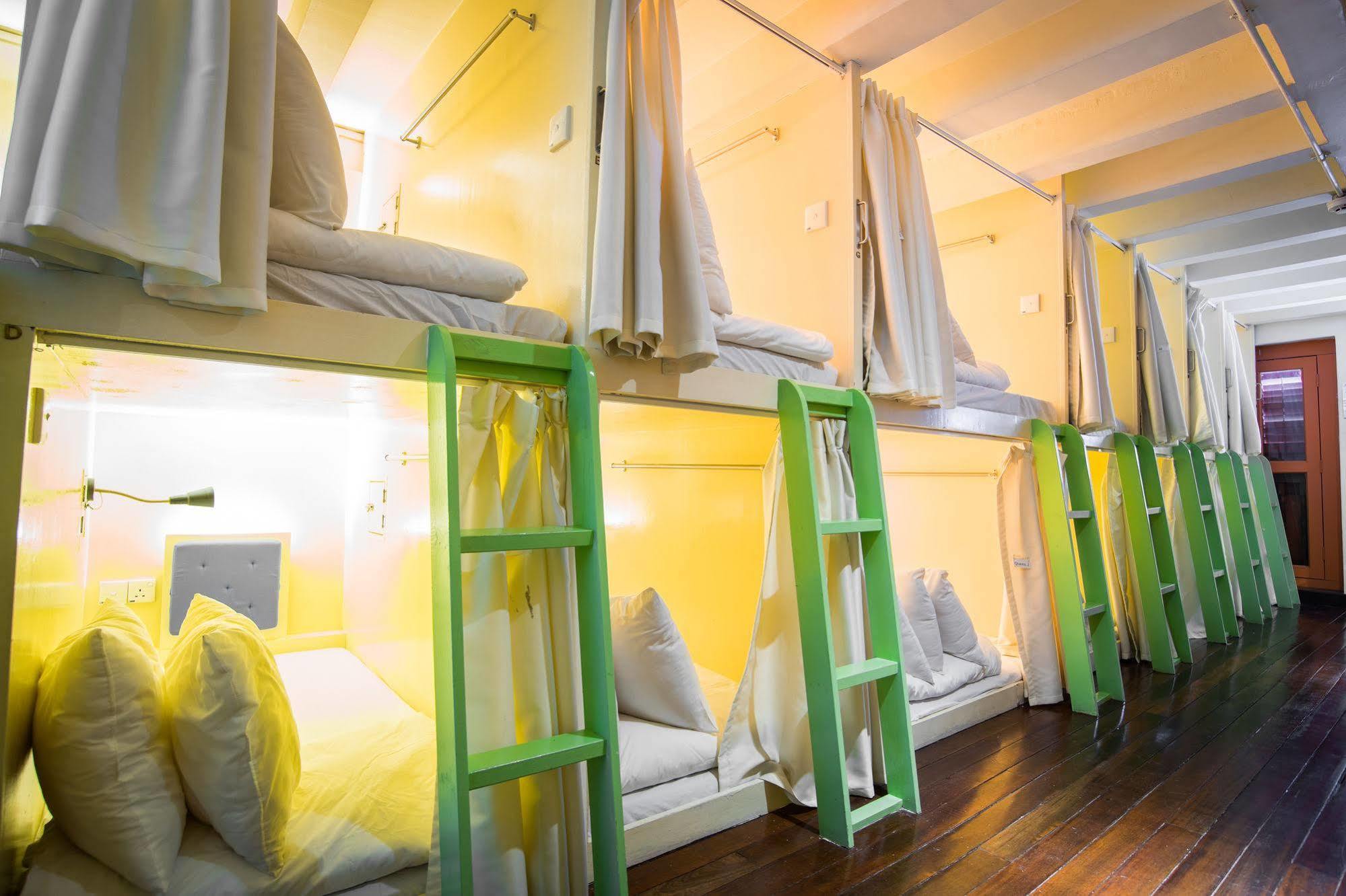 Capsule hotel Draper Startup House For Entrepreneurs Singapore