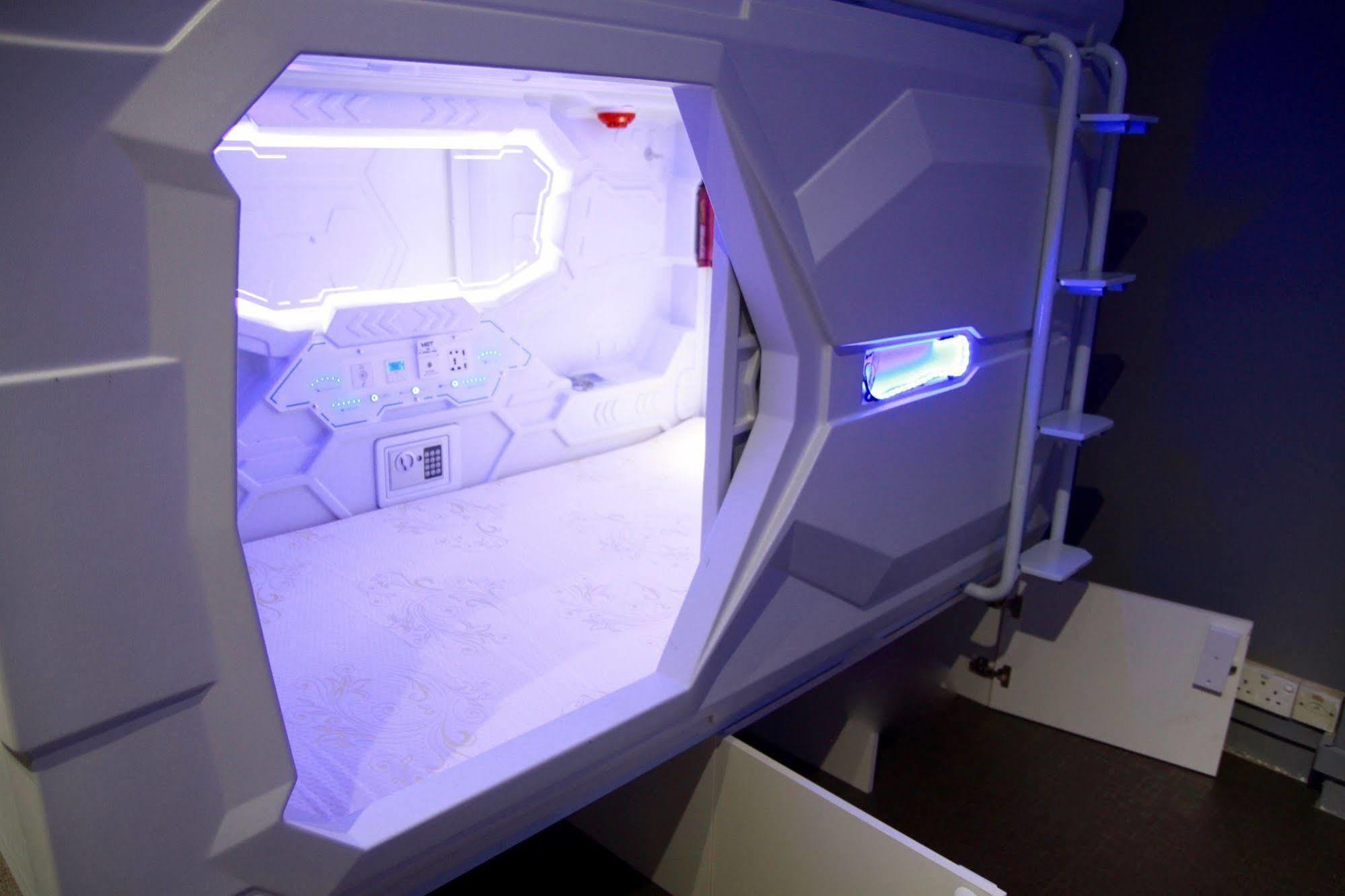 Met A Space Pod @ Little India 2* Singapore