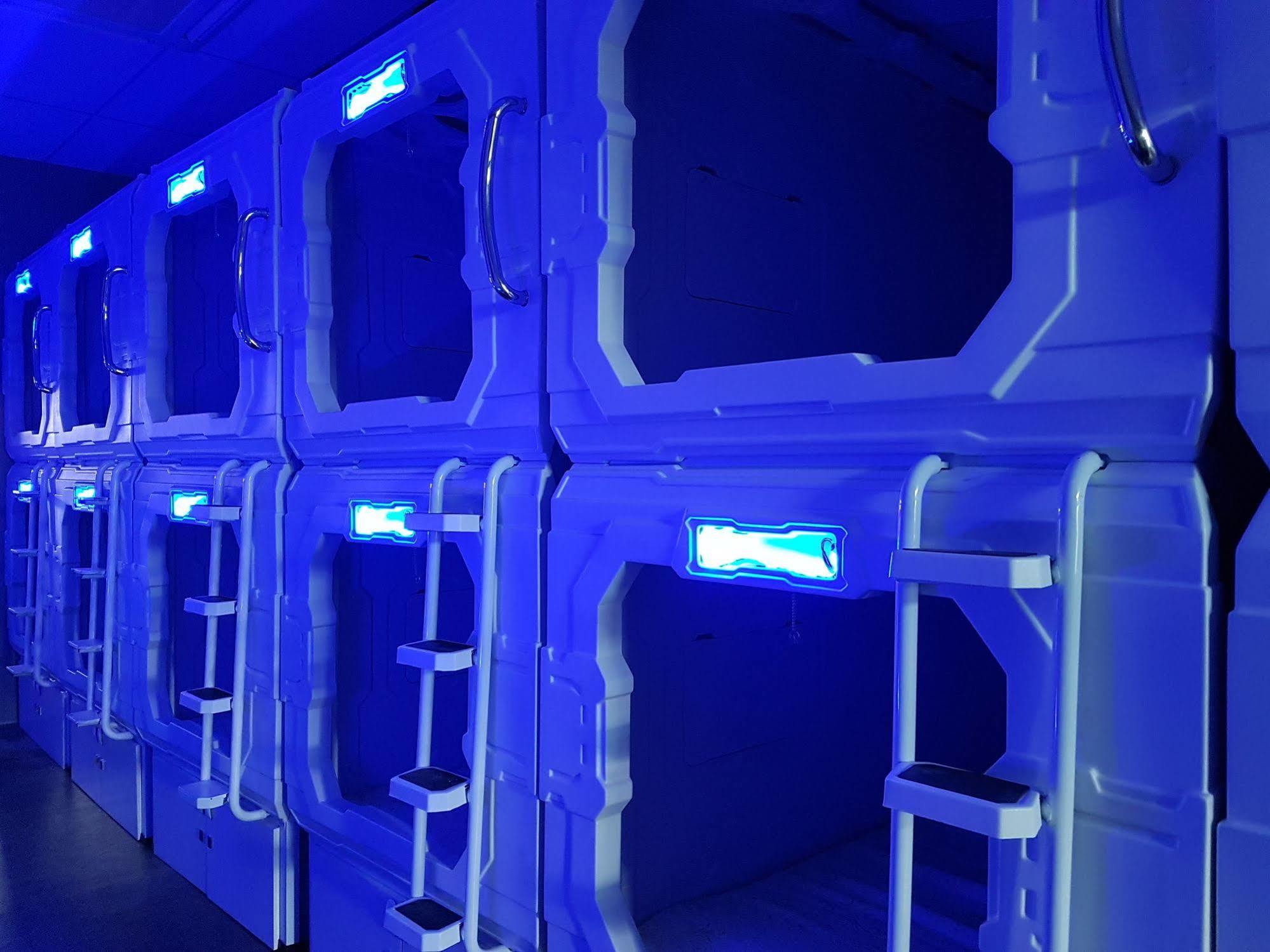 Capsulehotel Met A Space Pod @ Little India Singapore