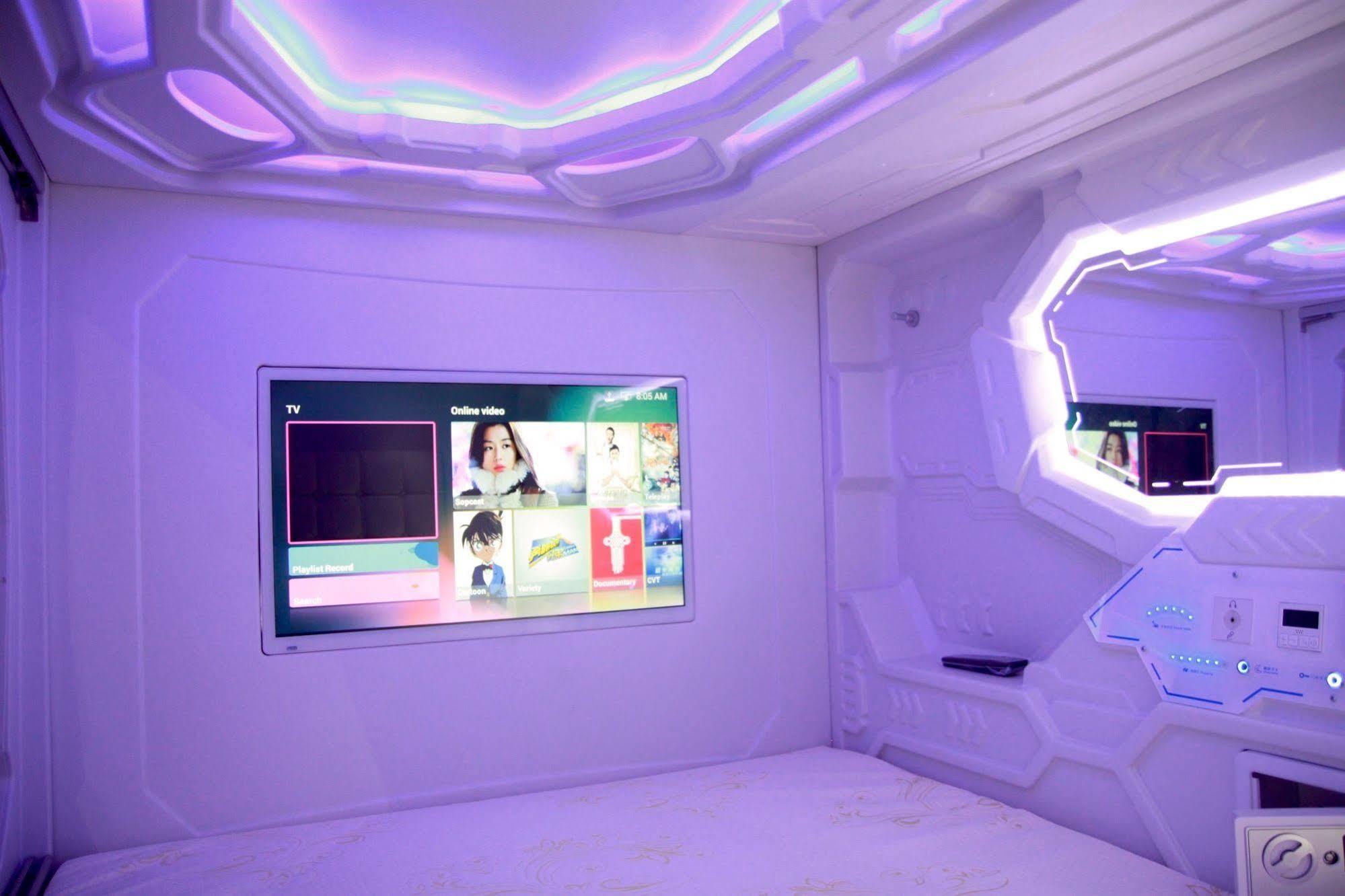Capsulehotel Met A Space Pod @ Little India