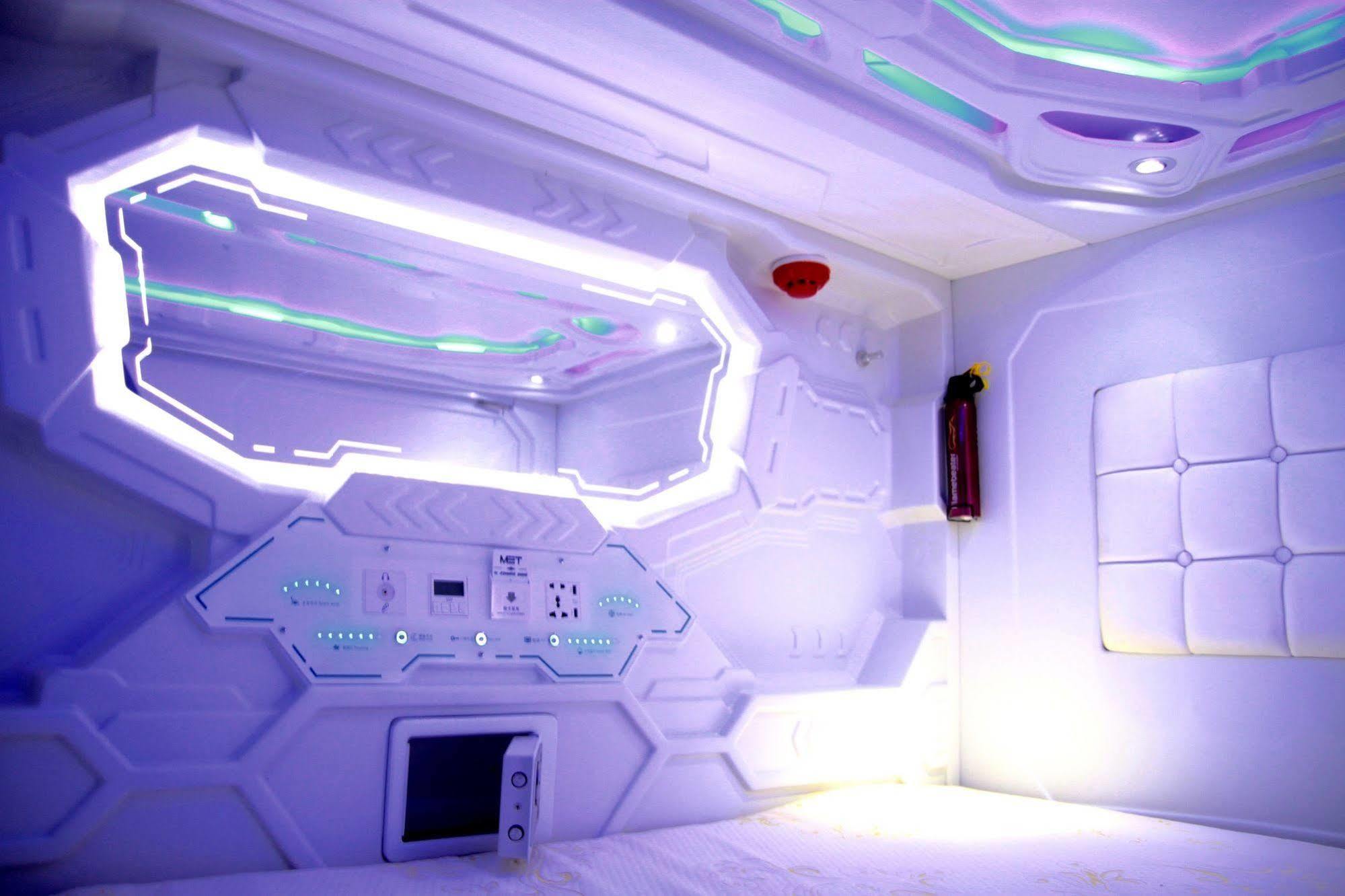 Met A Space Pod @ Little India Capsulehotel 2*