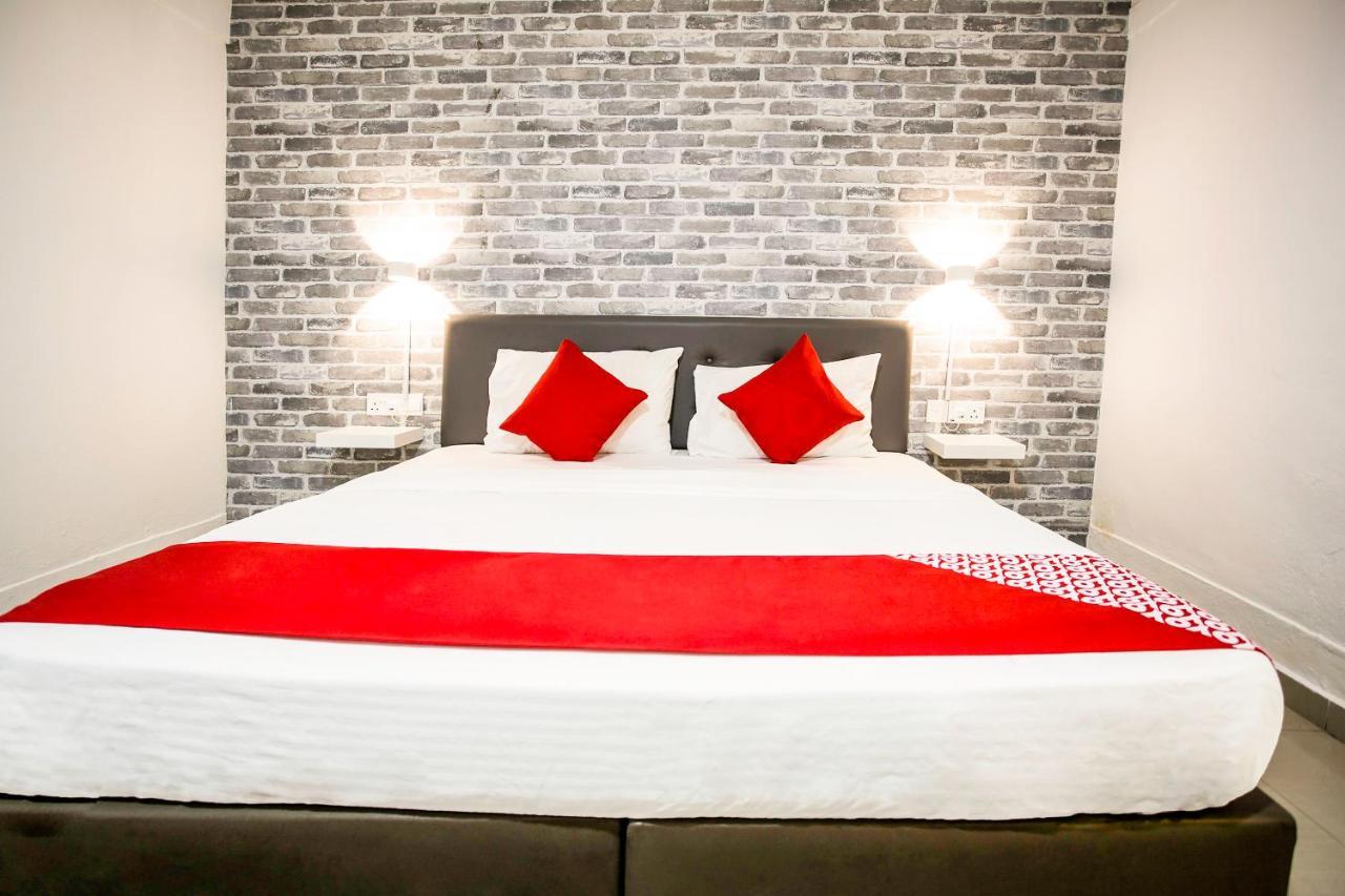 Oyo 104 Pegasus Hotel 3*