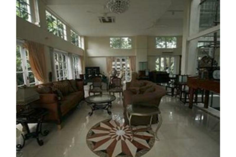L Hotel 3*