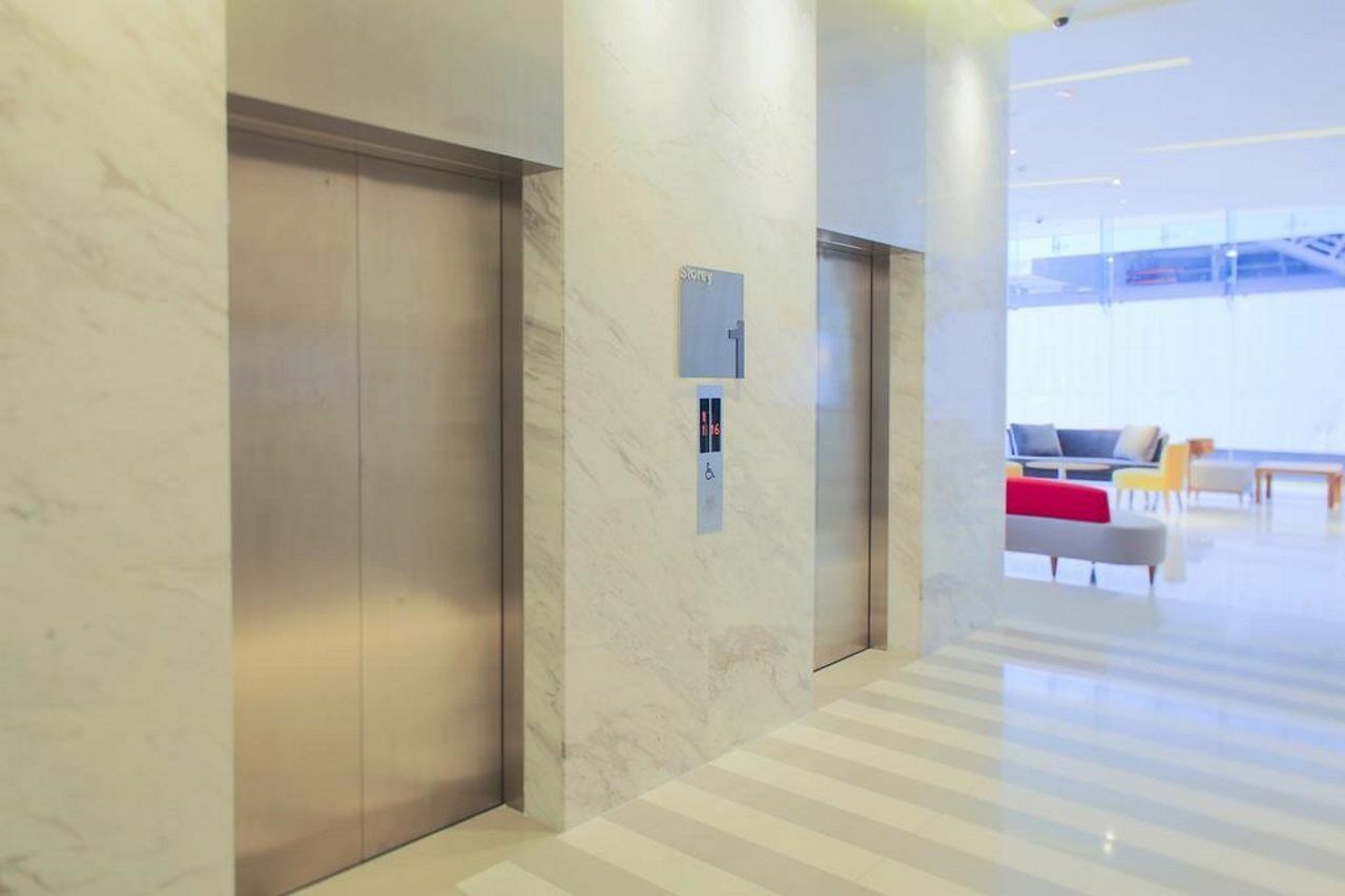 Express Orchard Road By Ihg Hotel 4*