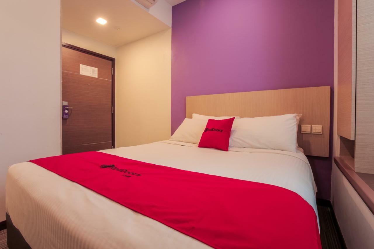 Reddoorz Premium @ Balestier 3* Singapore