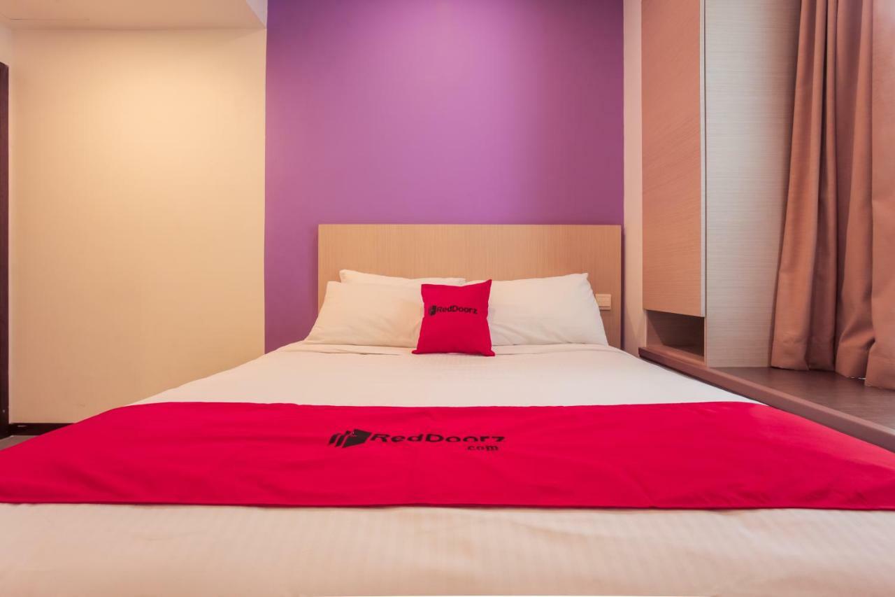 Hotel Reddoorz Premium @ Balestier 3*