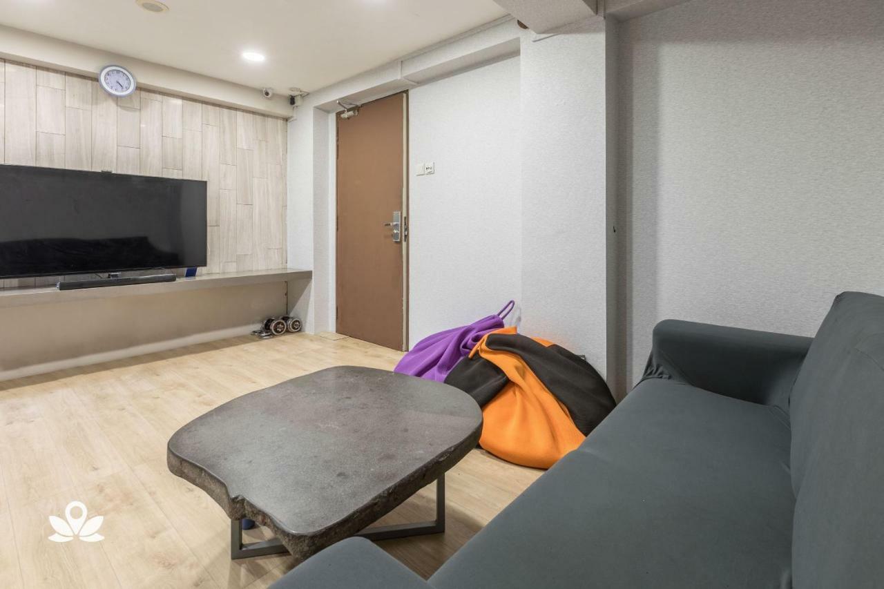 Abc Premium Capsulehotel