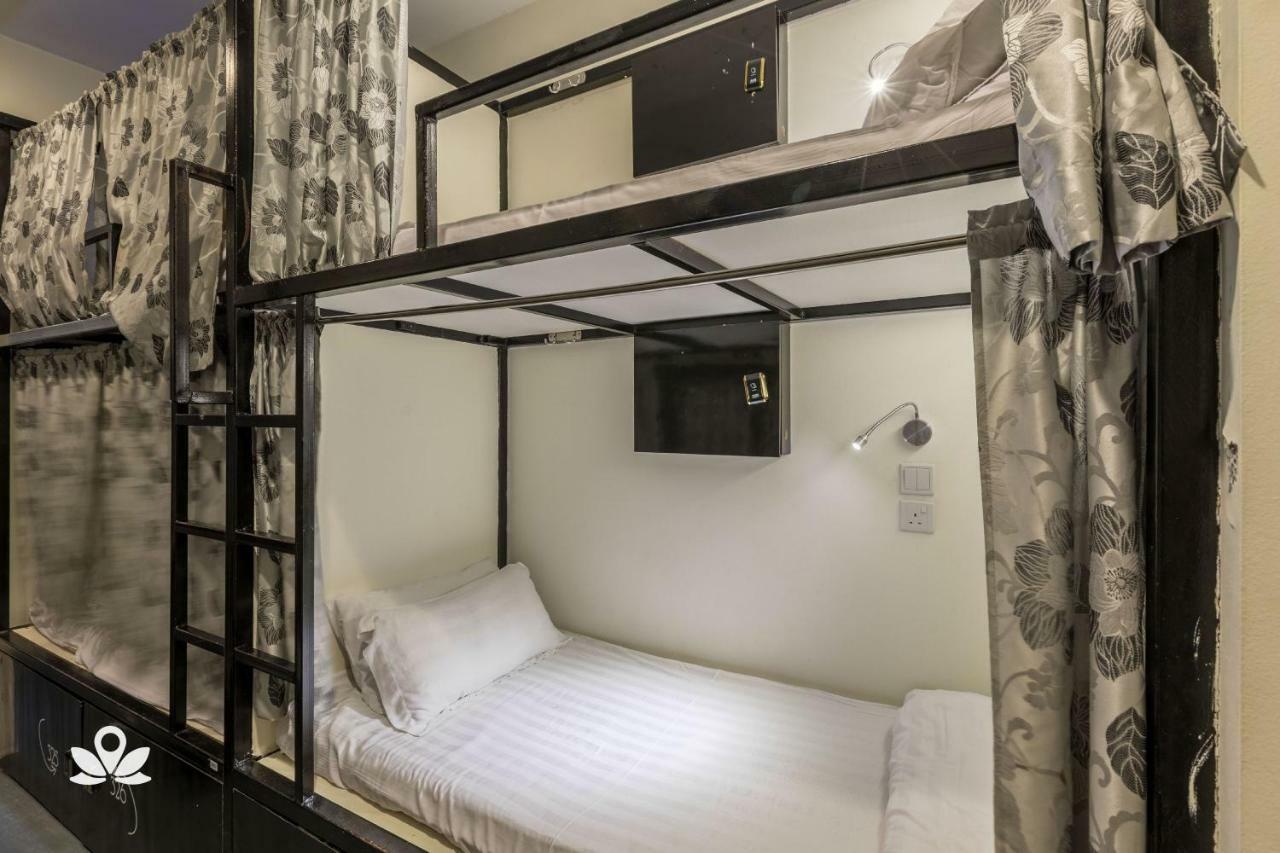 Capsulehotel Abc Premium
