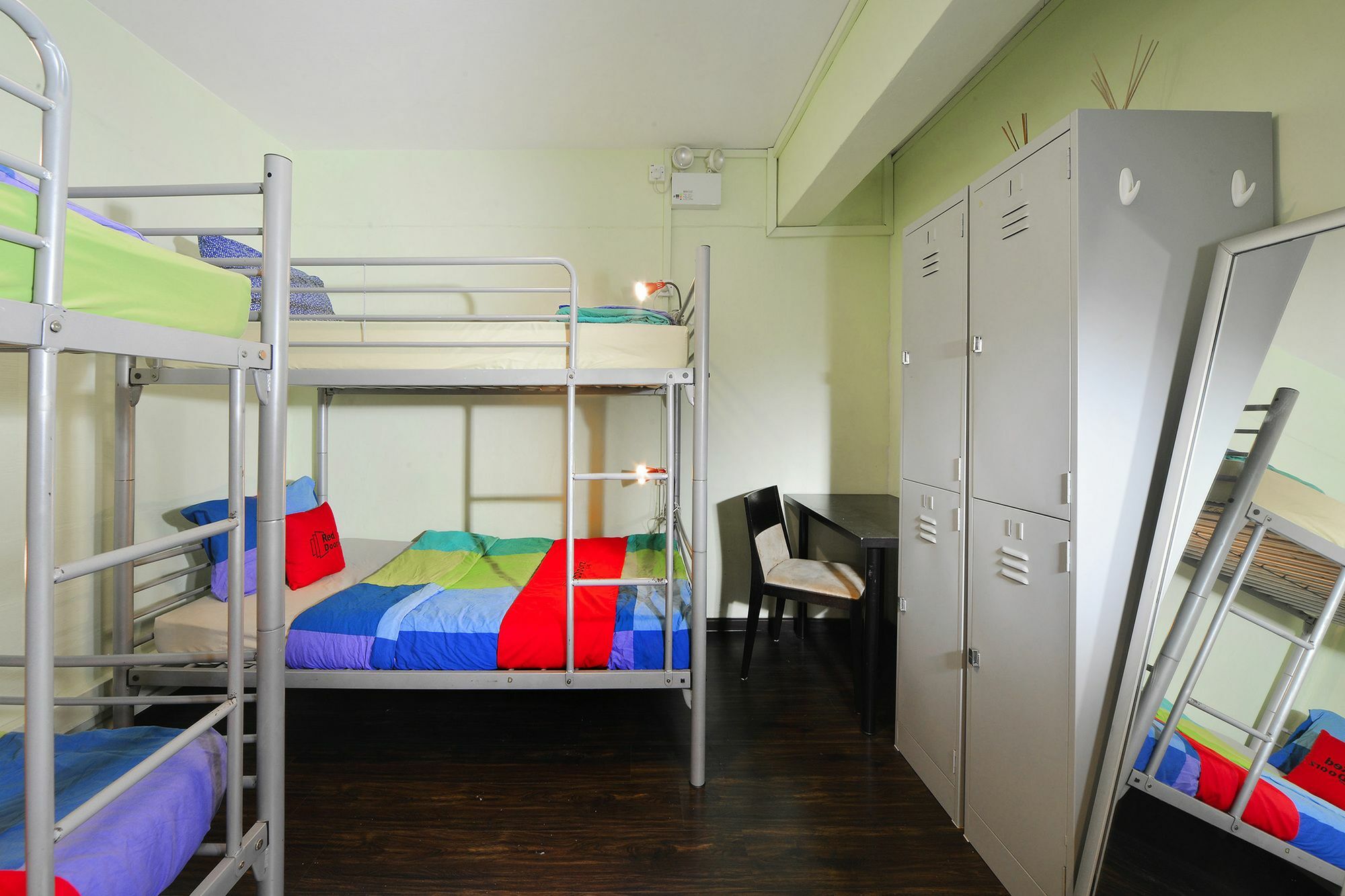 Hotel Reddoorz Near Kampong Bahru Road Singapore
