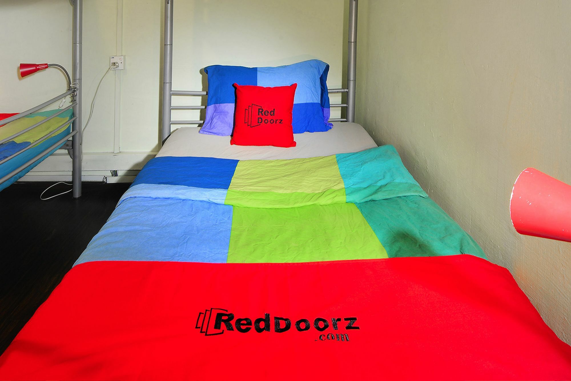 Reddoorz Near Kampong Bahru Road
