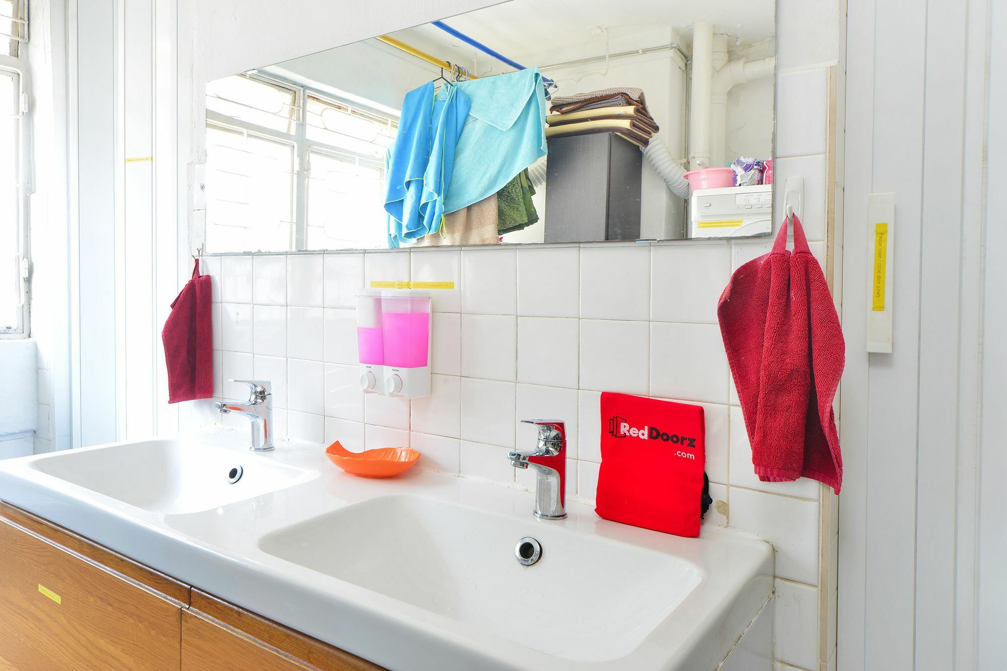 Reddoorz Near Kampong Bahru Road Hotel