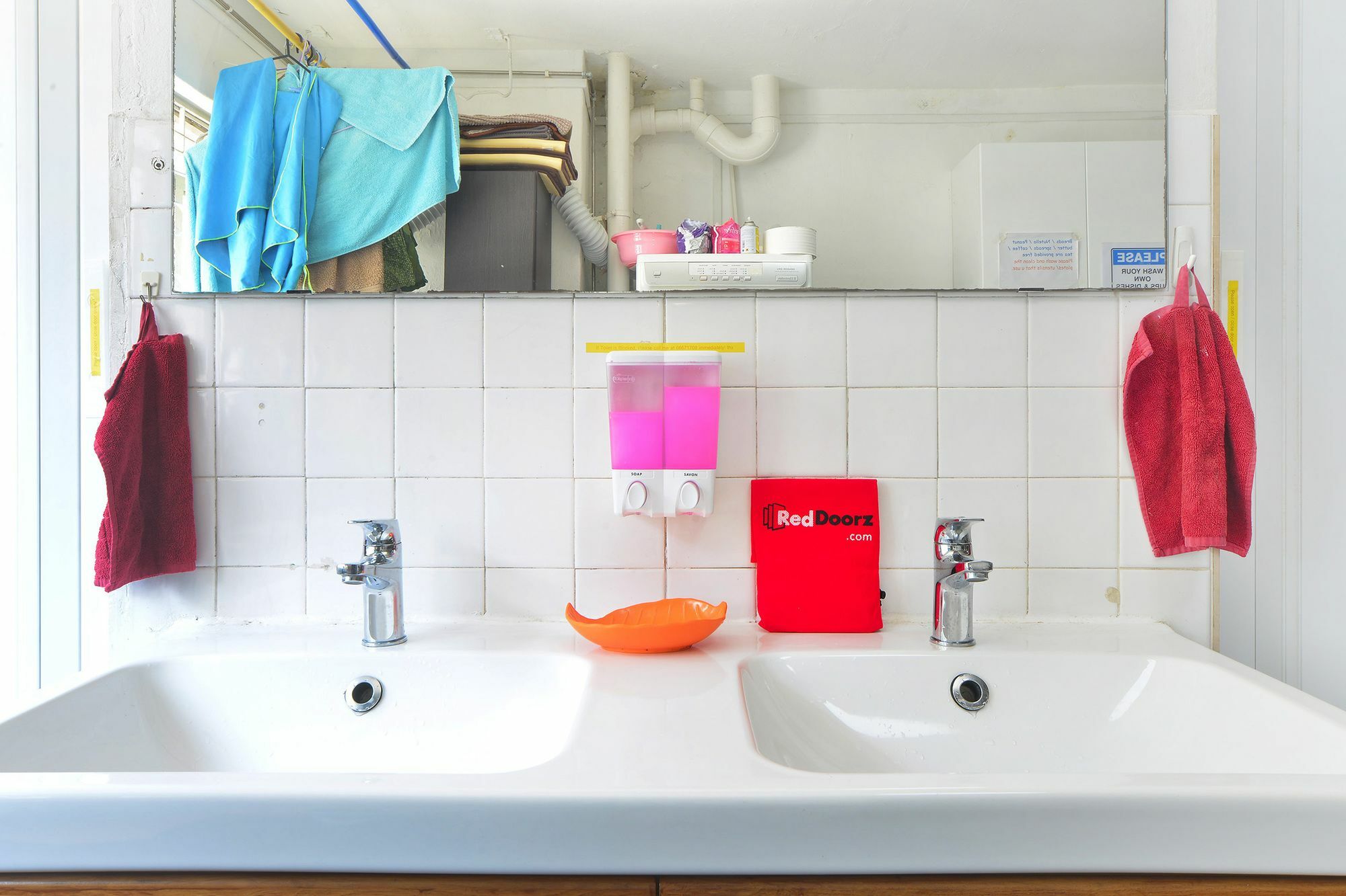 Reddoorz Near Kampong Bahru Road Hotel