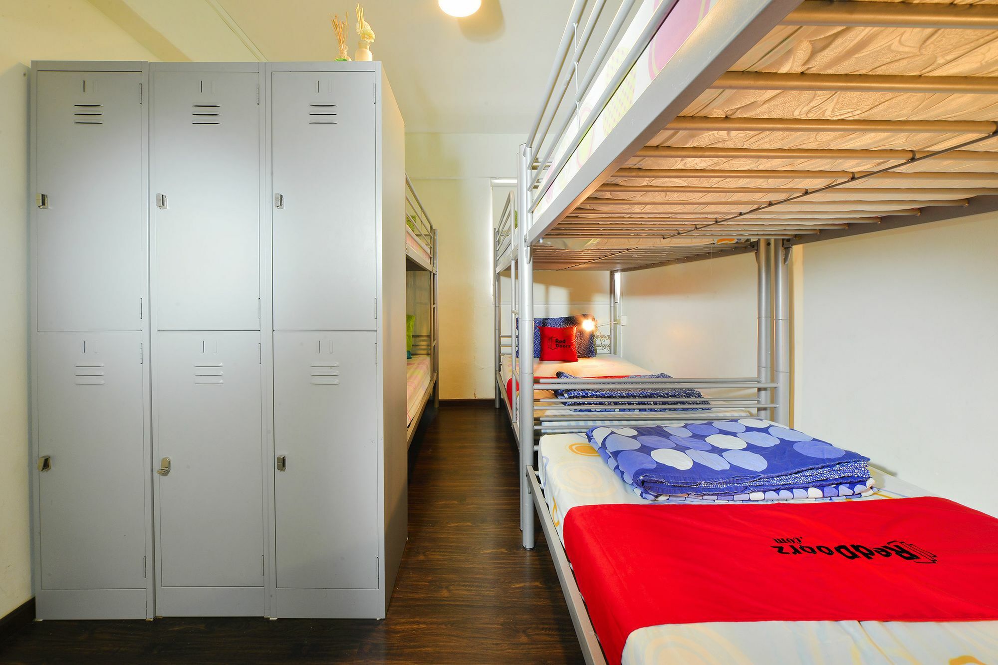 Hotel Reddoorz Near Kampong Bahru Road *