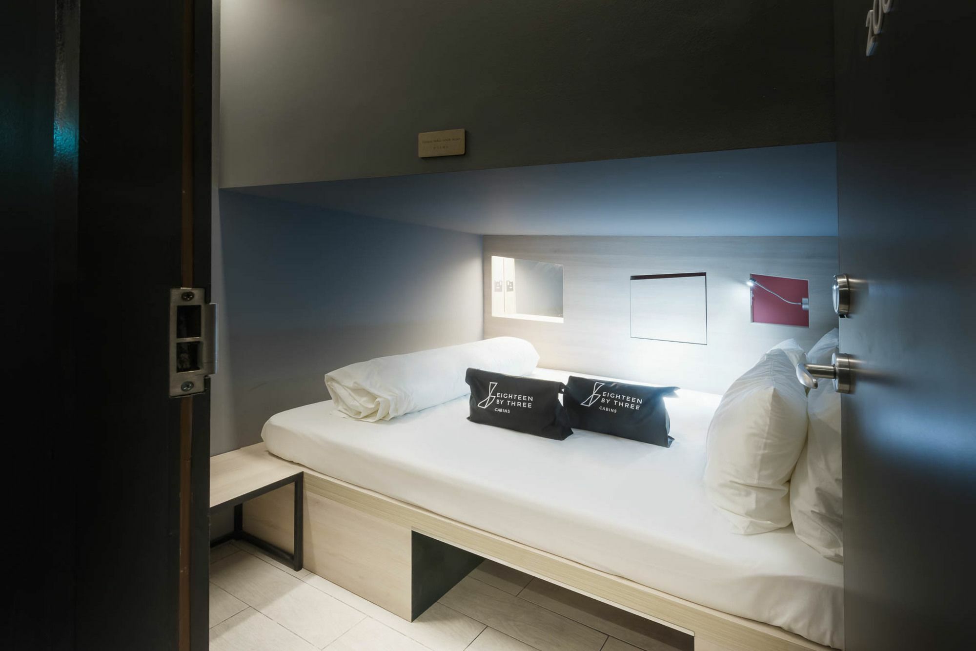 Eighteen By Three Capsulehotel