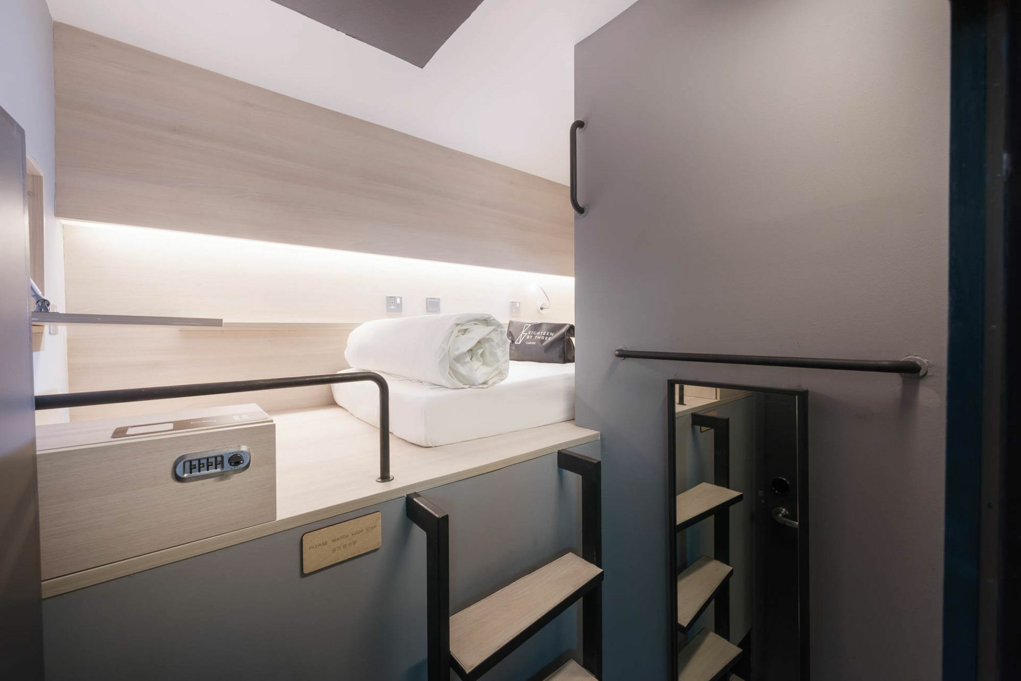 Eighteen By Three Capsulehotel