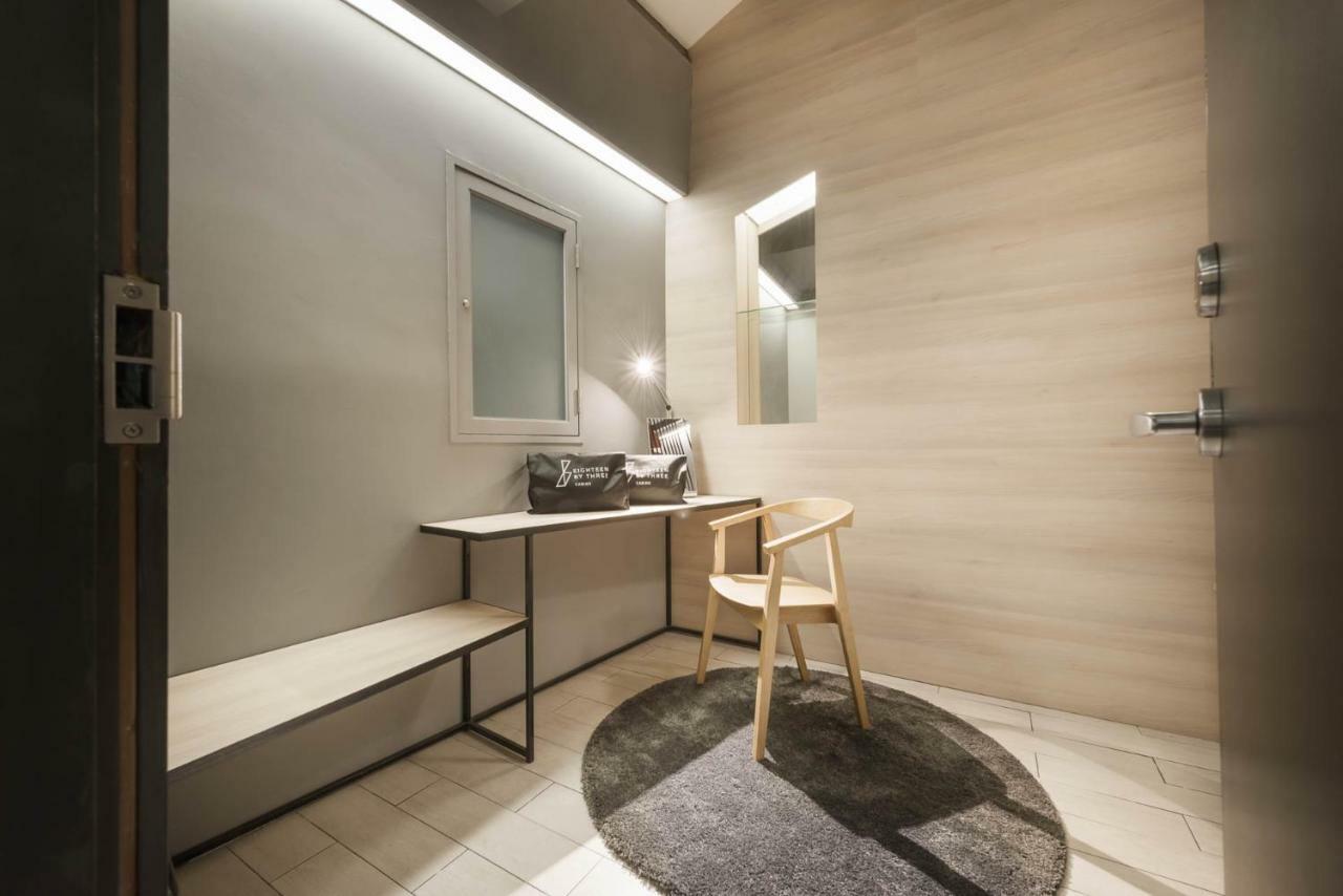 Capsulehotel Eighteen By Three