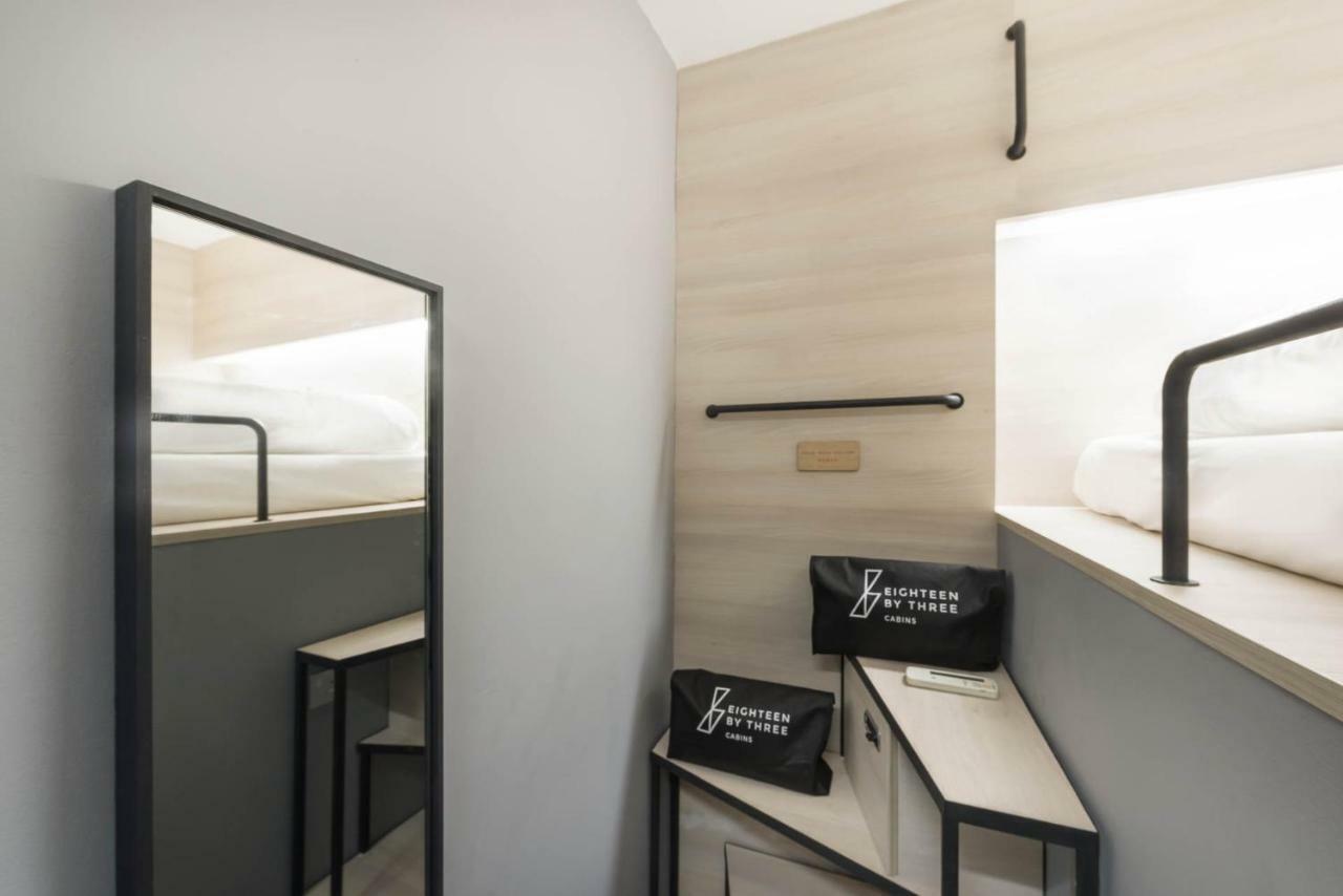Capsulehotel Eighteen By Three Singapore