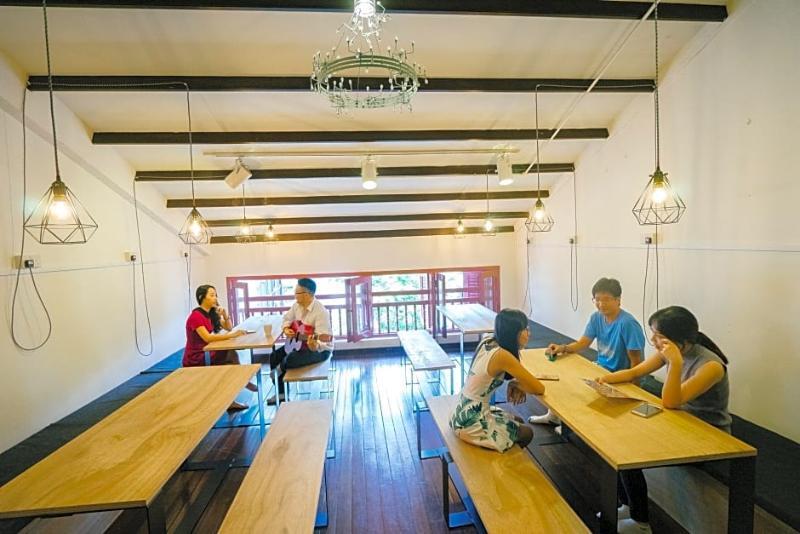 Capsule hotel Draper Startup House For Entrepreneurs *