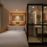 Claude Hotel