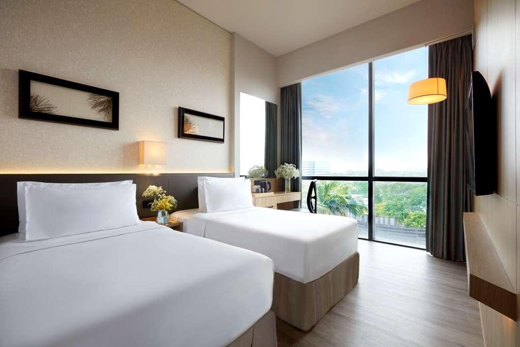 Momentus Alexandra Hotel *