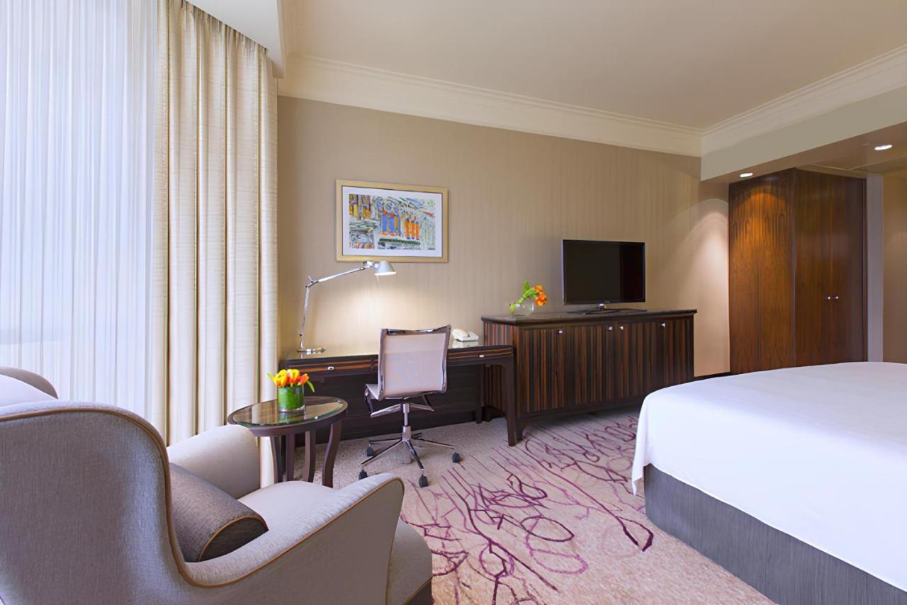 Sheraton Towers Hotel 5*