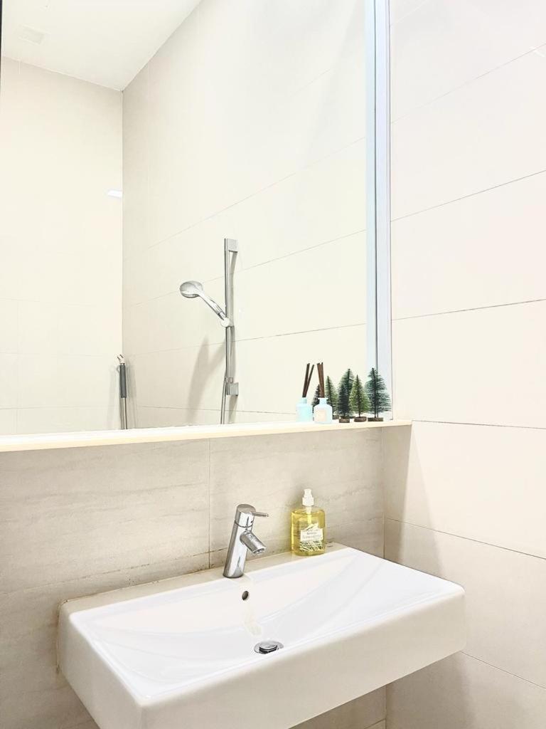 Appartement 2 Bedroom With View Near Subway In *