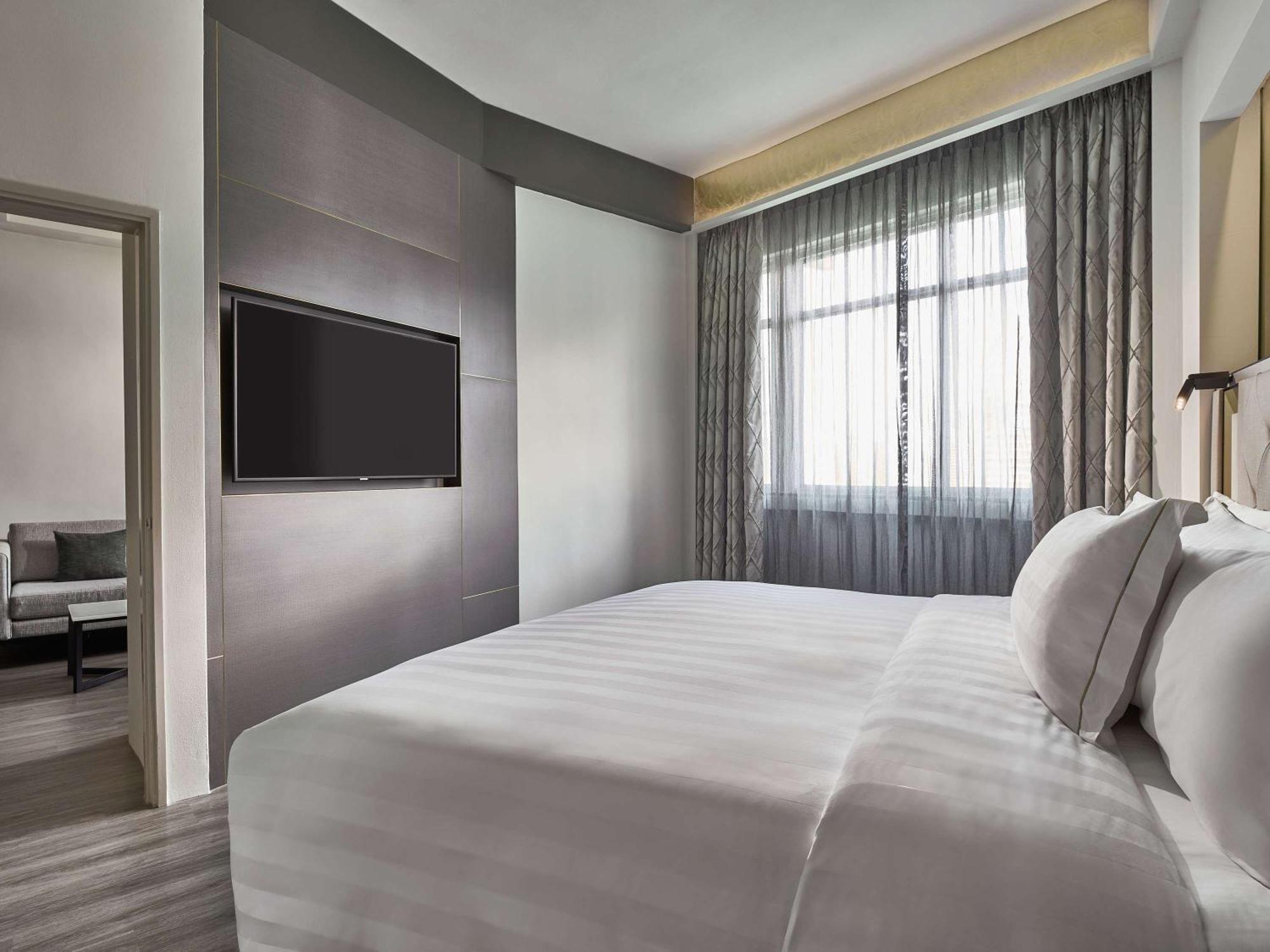 Hotel Novotel On Kitchener 4*