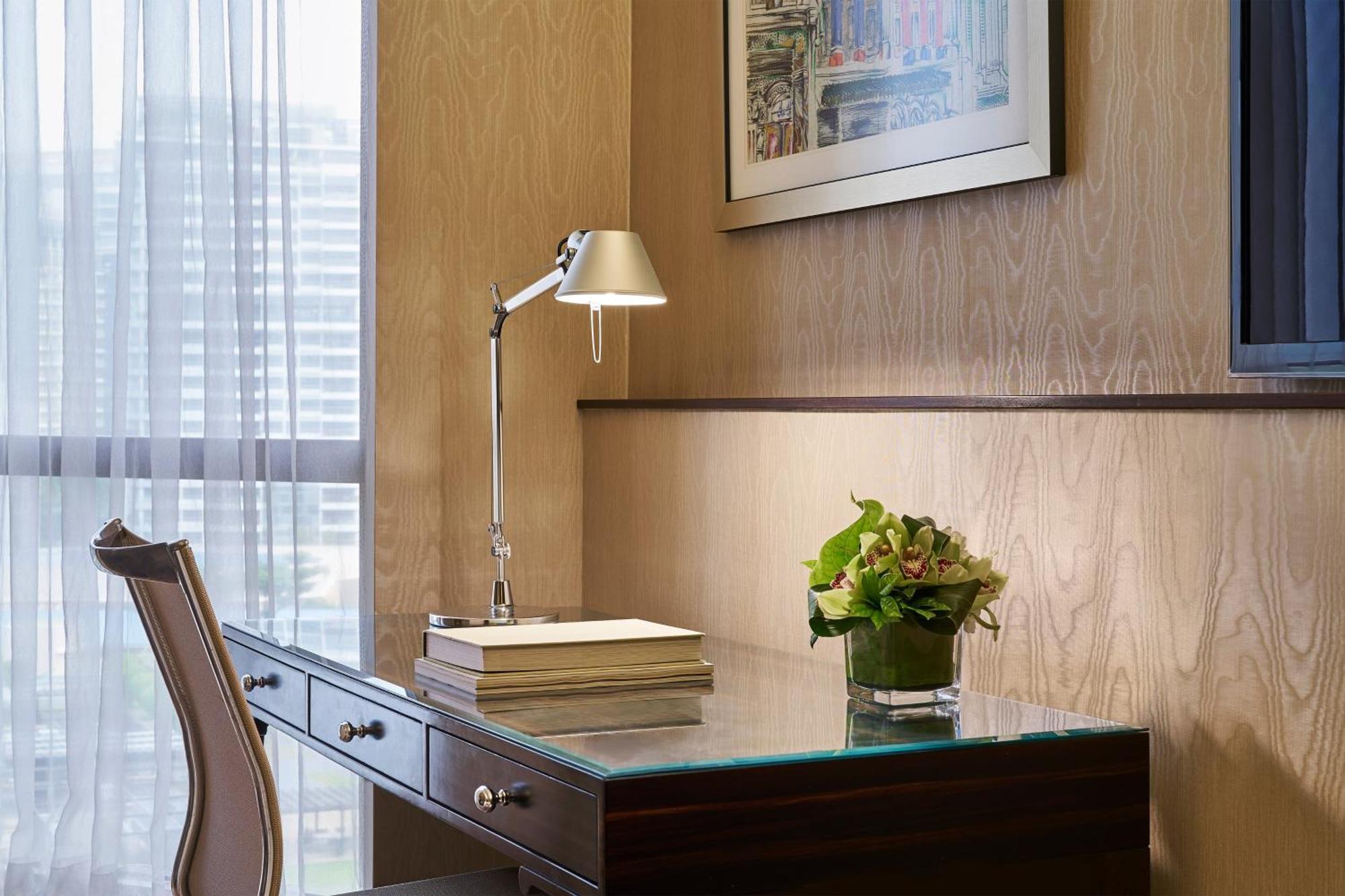 Sheraton Towers Hotel 5*