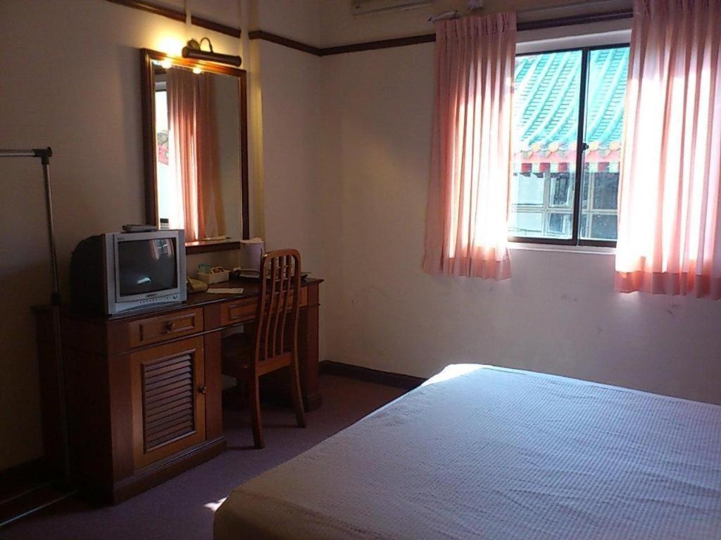 South East 2* Singapore