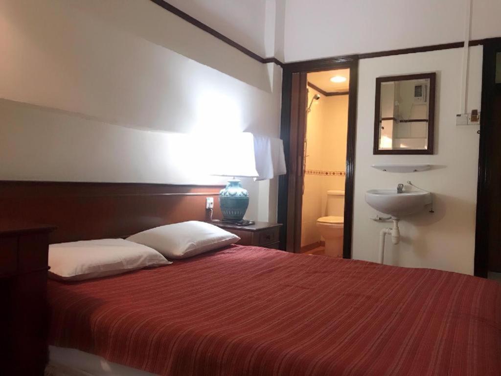 South East Hotel 2*