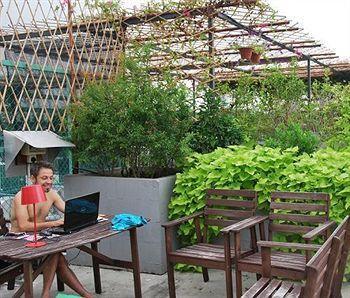 Kiwi Backpacker Lavender * Singapore