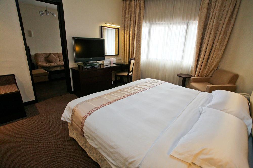 Royal Queens 4* Singapore