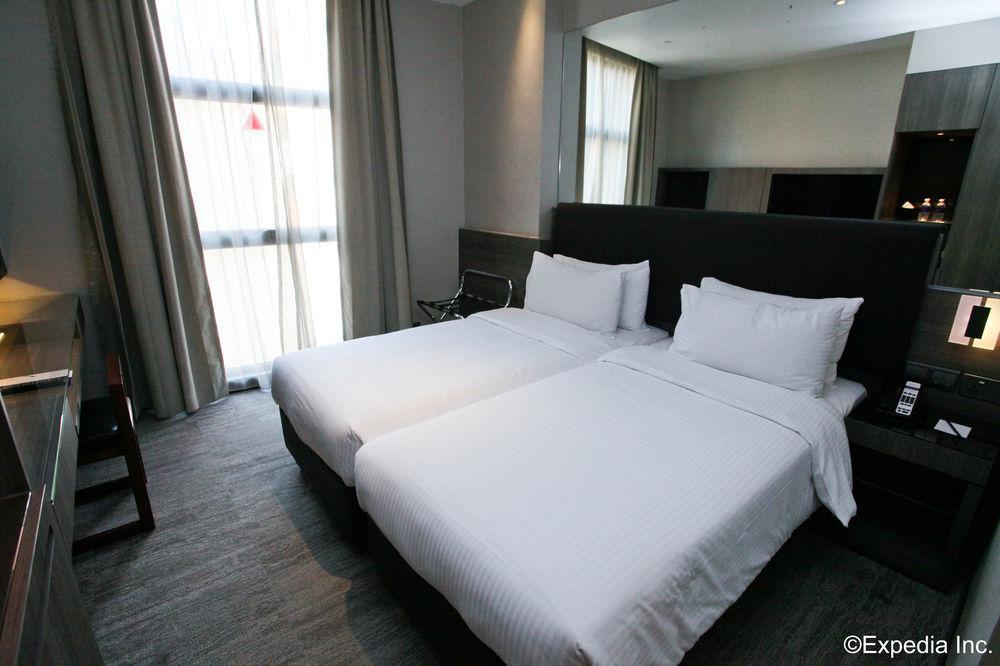 Aqueen Kitchener Hotel Singapore