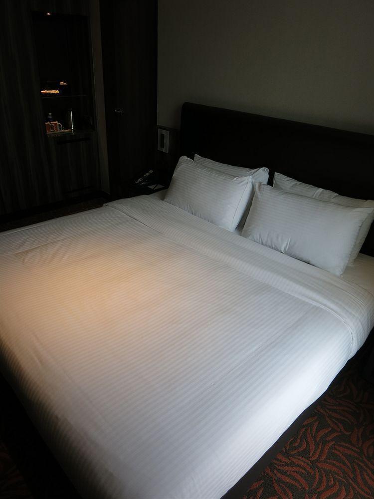 Aqueen Kitchener Hotel Singapore