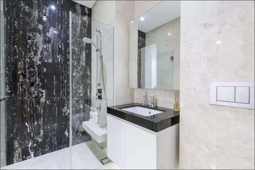 Two Bedroom In Chinatown Above Mrt Apartment