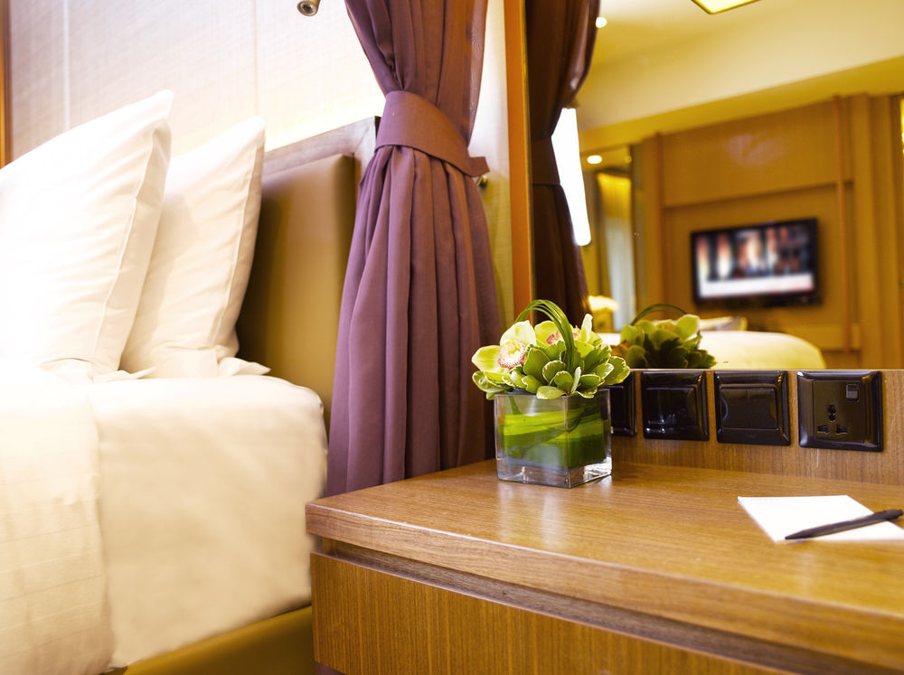 Hotel Parkroyal On Road,