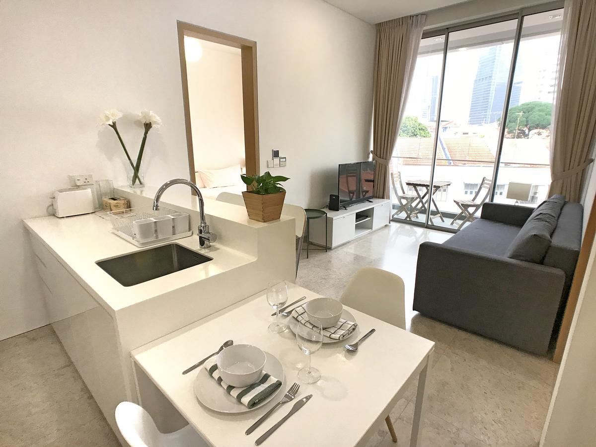 Two Bedroom In Chinatown Above Mrt Apartment