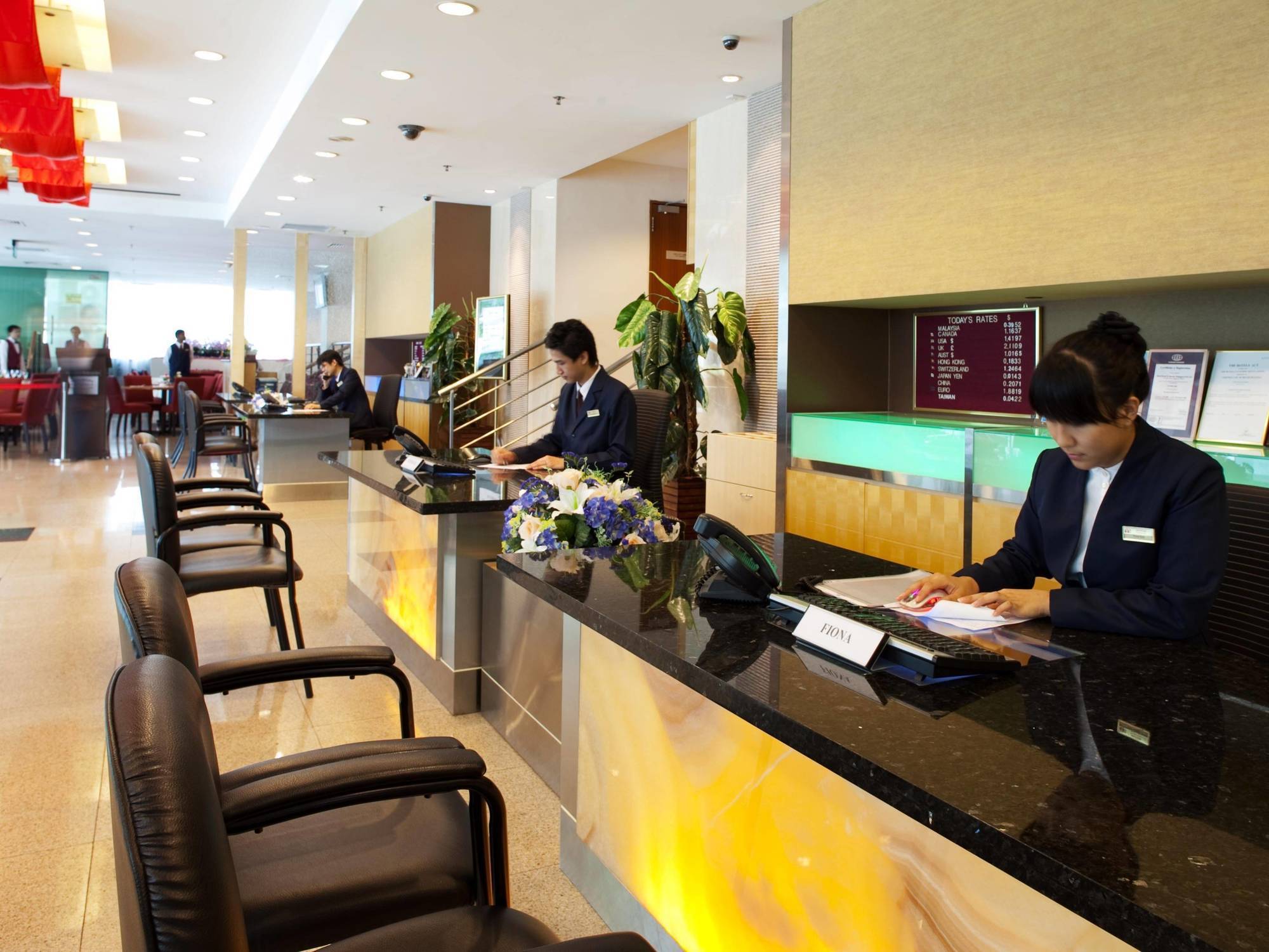 Royal Queens Hotel 4*
