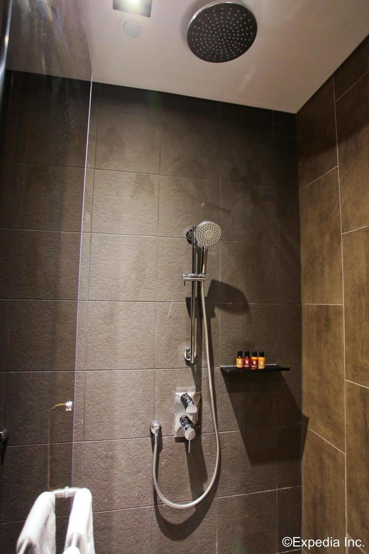 Yan Hotel