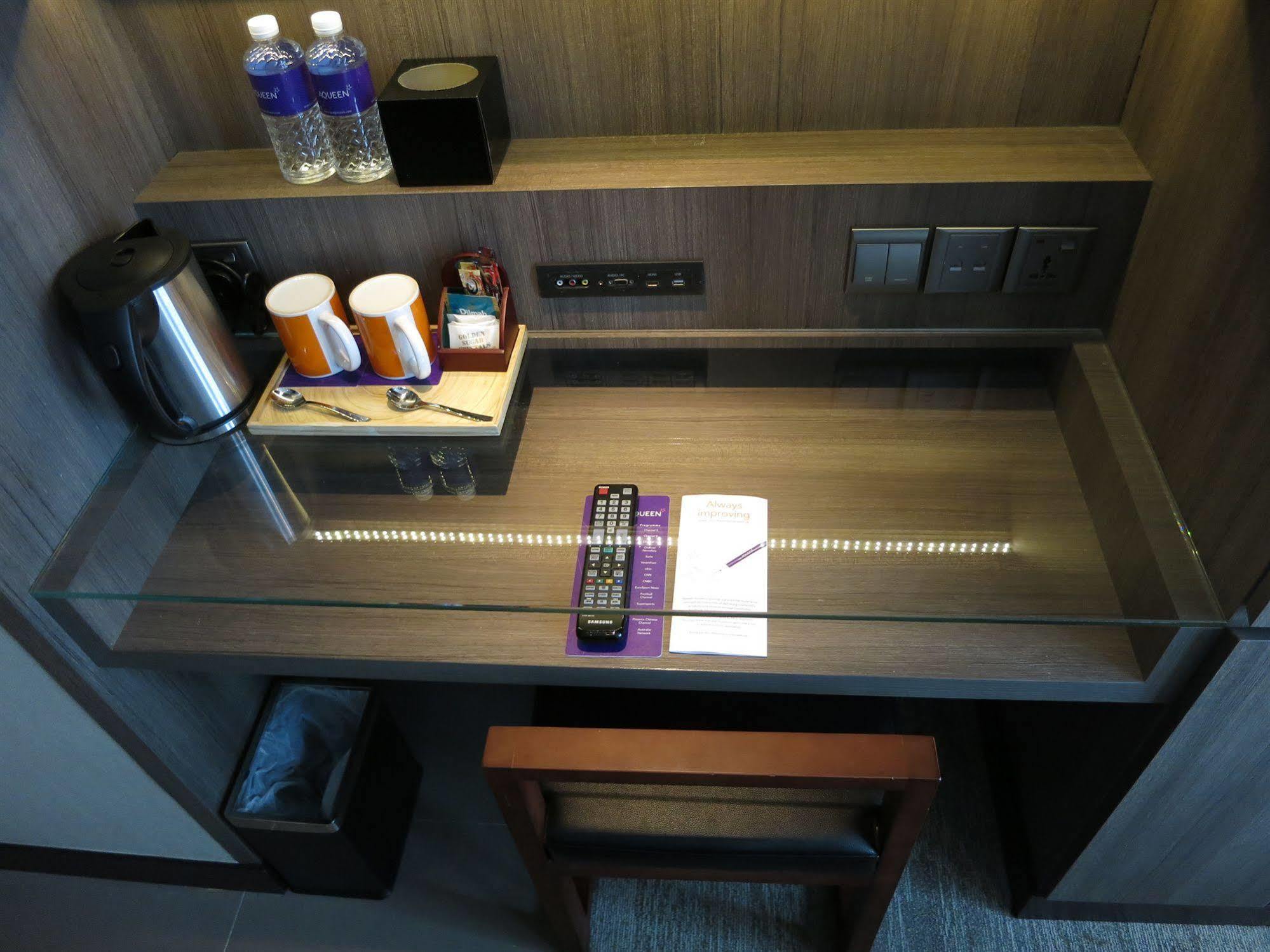 Hotel Aqueen Kitchener 3*
