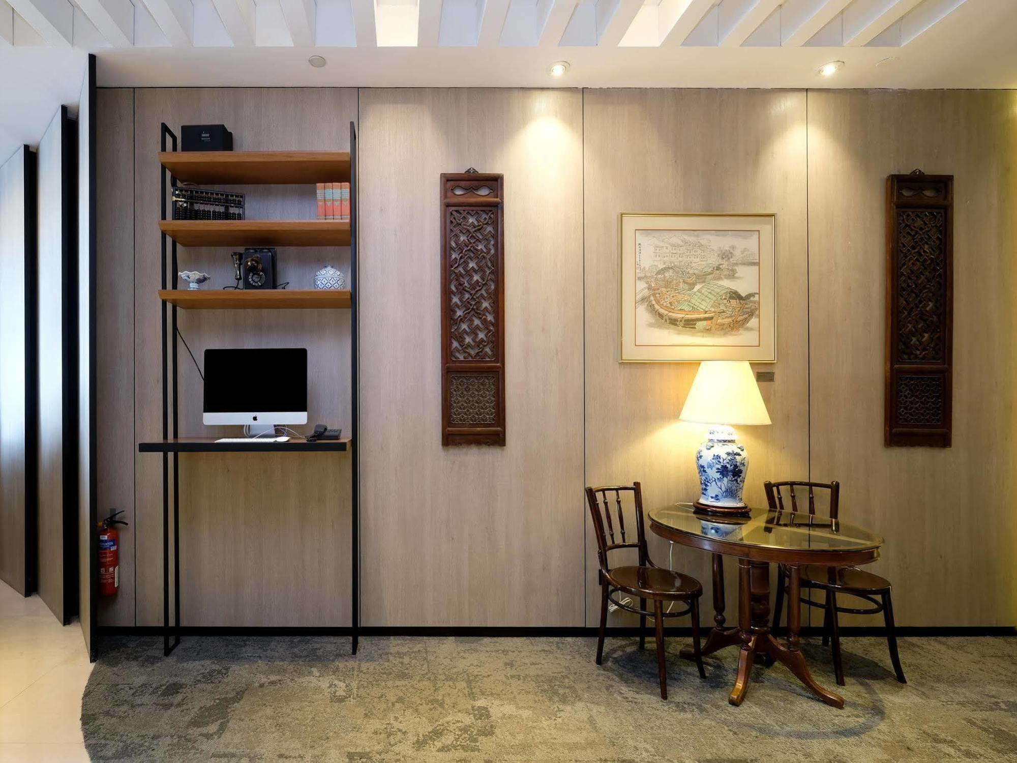 Somerset Liang Court * Singapore
